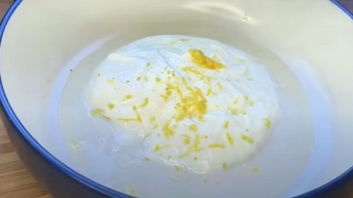 Okurkový salát s koprem a česnekem