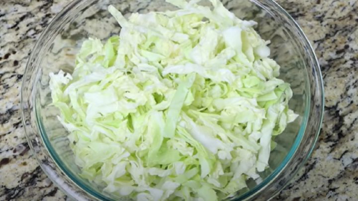 Rychlý zelný salát s česnekem