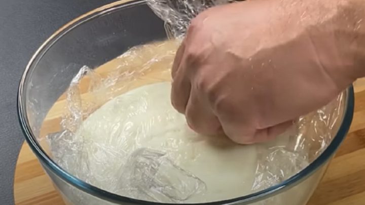 Bábovka s pudinkovou náplní a vanilkou