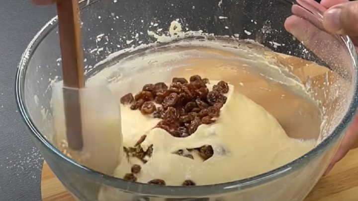 Bábovka s pudinkovou náplní a vanilkou