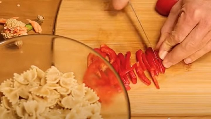 Rychlý těstovinový salát se zeleninou