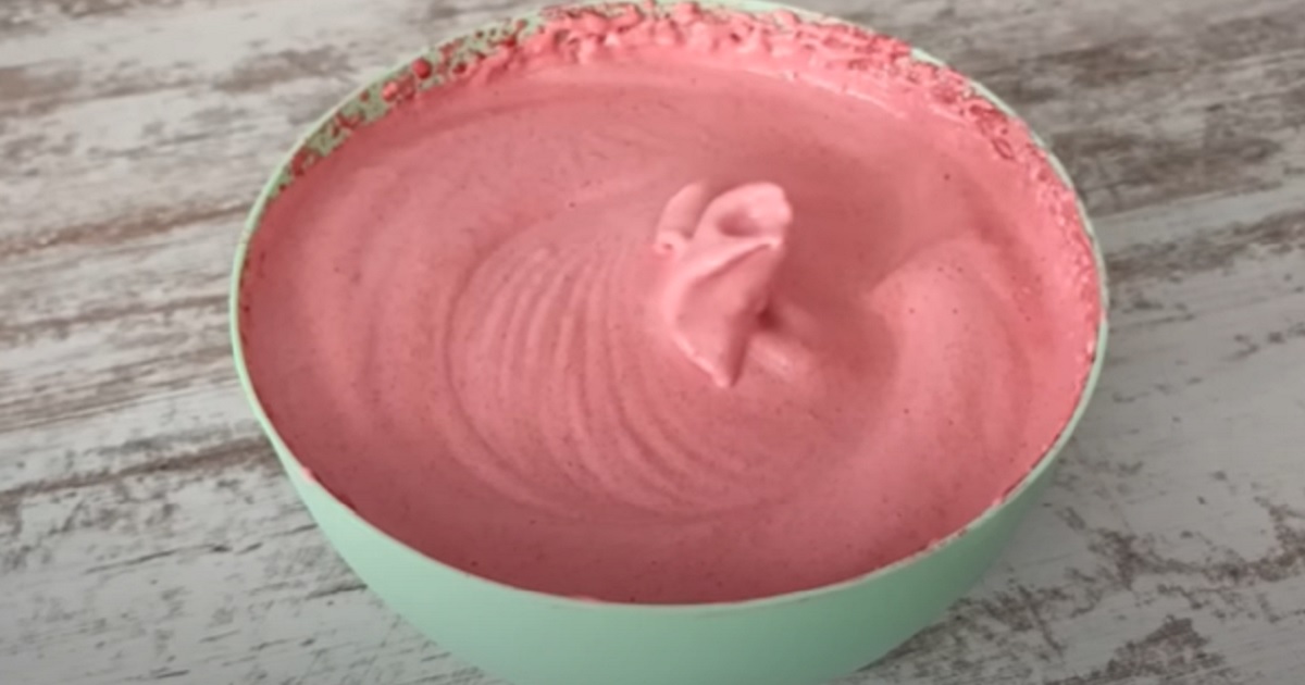 Třešňové marshmallow sypané cukrem