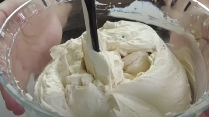 Nepečené kávové řezy s krémem