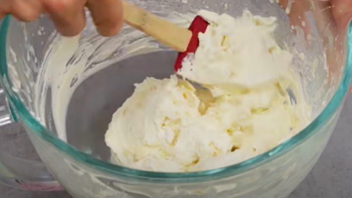 Roláda s čerstvými jahodami a vanilkou