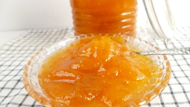 Rychlá meruňková marmeláda s kusy ovoce