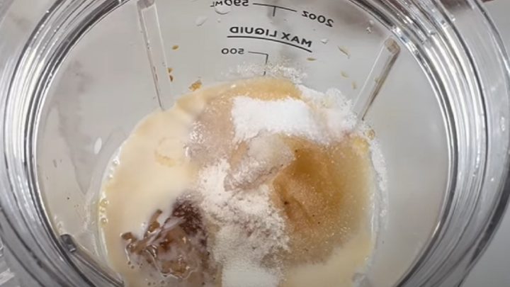 Ledová káva s karamelem a vanilkou