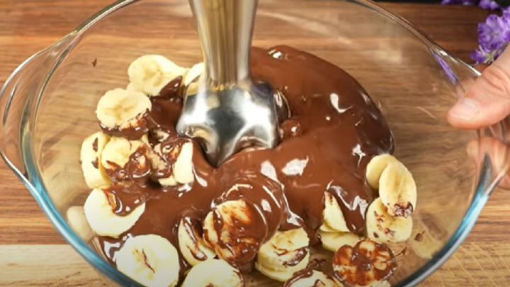 Nepečený čokoládový dezert se skořicí