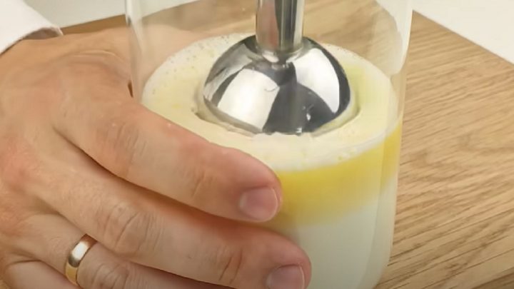 Domácí citrónová zmrzlina s mátou