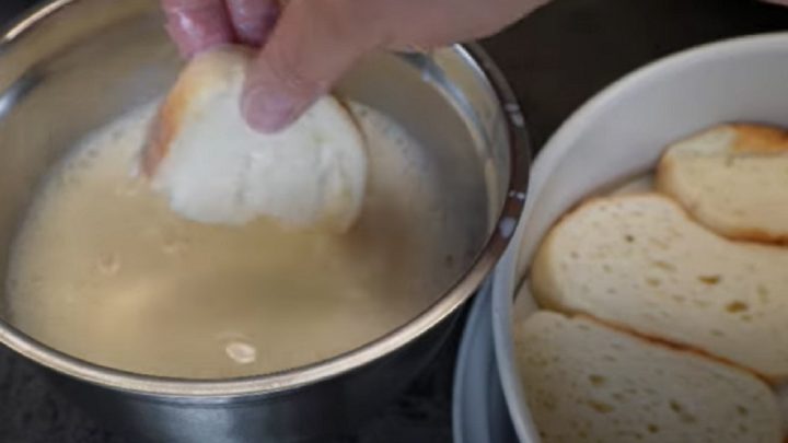 Křupavá žemlovka s jablky a tvarohem