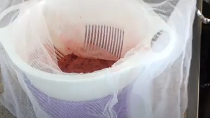 Domácí jahodový sirup z 5 ingrediencí