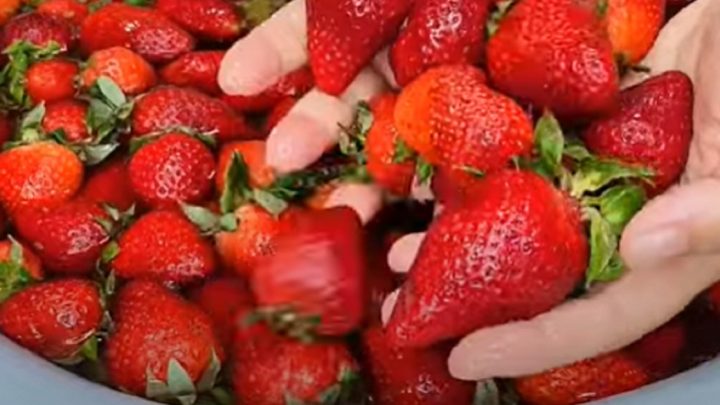 Jahodové mojito s citronem na zimu