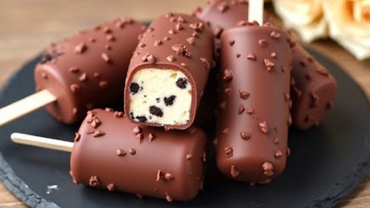 Oreo nanuk s arašídy a čokoládou Oreo nanuk s arašídy a čokoládou