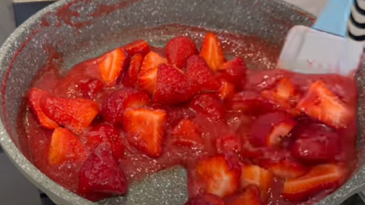 Jahodový dort s krémem z mascarpone