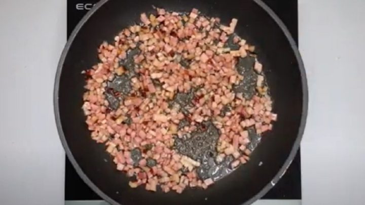 Quiche z listového těsta se slaninou