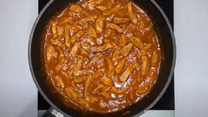 Bramboráky s masovou směsí a zelím