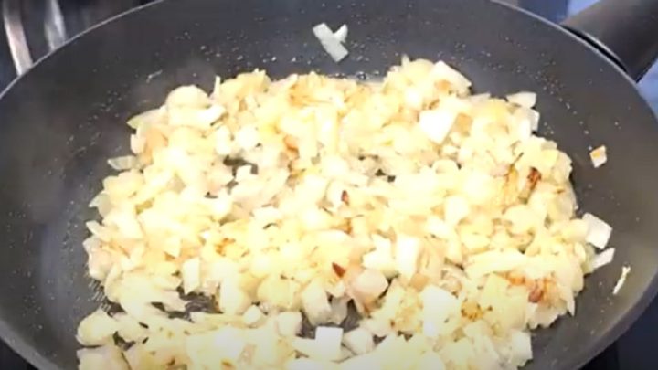 Bramborové knedlíky s cibulkou