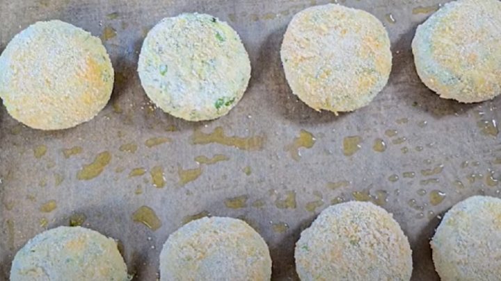 Pečené cuketové karbanátky se 3 druhy sýru