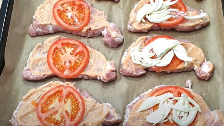 Pečené kotlety s rajčaty a mozzarellou