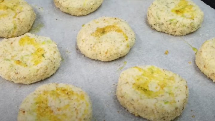 Cuketové karbanátky z trouby s česnekem