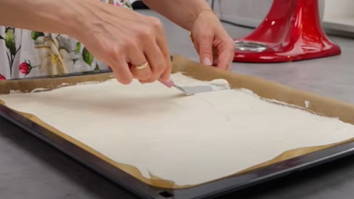 Hrušková roláda s rozinkami a mandlemi