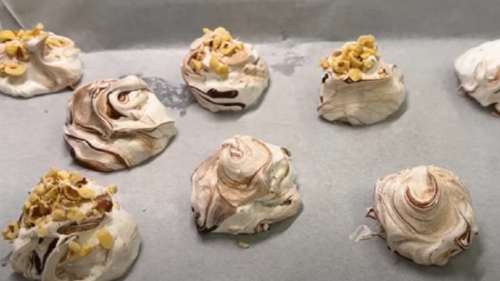 Mramorované pusinky s čokoládou a ořechy