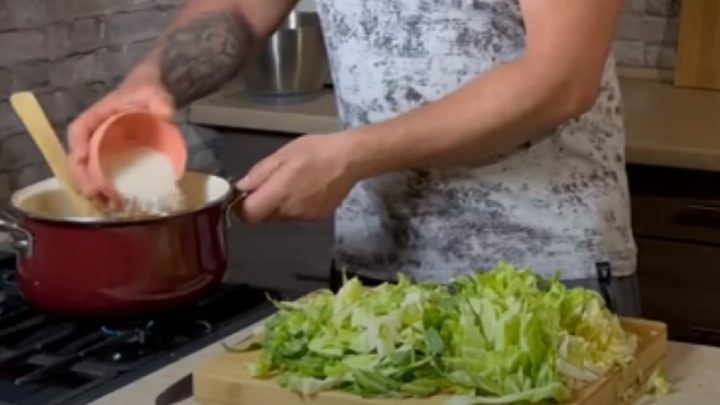 Polévka z mladé kapusty s rýží