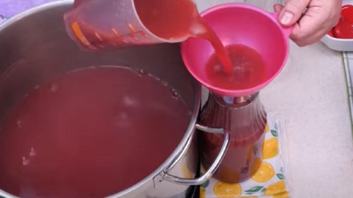 Jahodový džus bez chemie s citronem