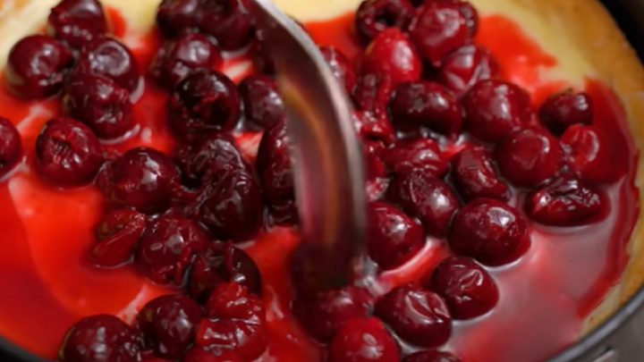 Třešňový koláč s pudinkem z vanilky