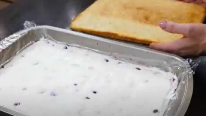 Třešňové řezy se zakysanou smetanou