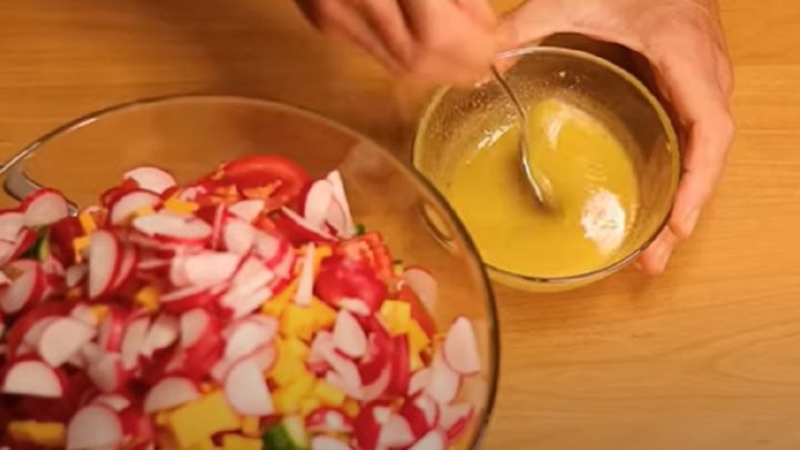 Rychlý těstovinový salát se zeleninou