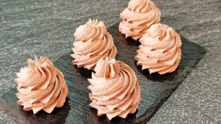 Pevný čokoládový krém do dortů