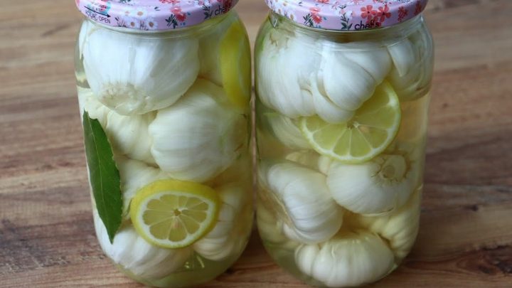 Česnekové přírodní antibiotikum s citronem