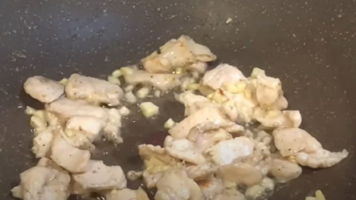 Kuřecí kousky se zeleninou a omáčkou