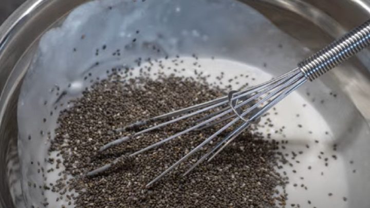 Chia puding s jahodovým přelivem