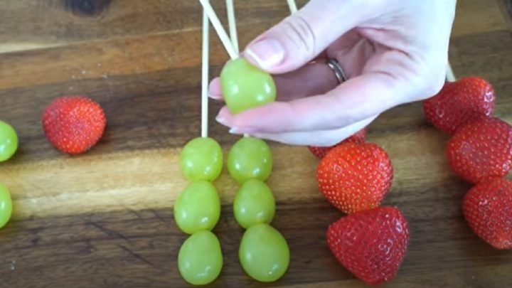 Ovoce v cukrové krustě „Tanghulu“