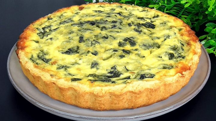 Sýrový koláč se špenátem a smetanou