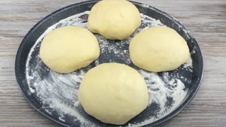 Kynuté bulky se sýrovou náplní