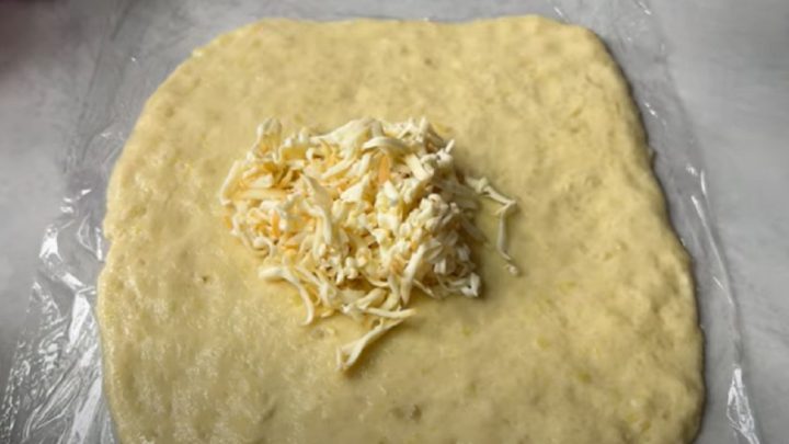 Turecký bramborový chléb se sýrem