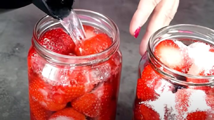 Zavařené jahody ve vlastní šťávě