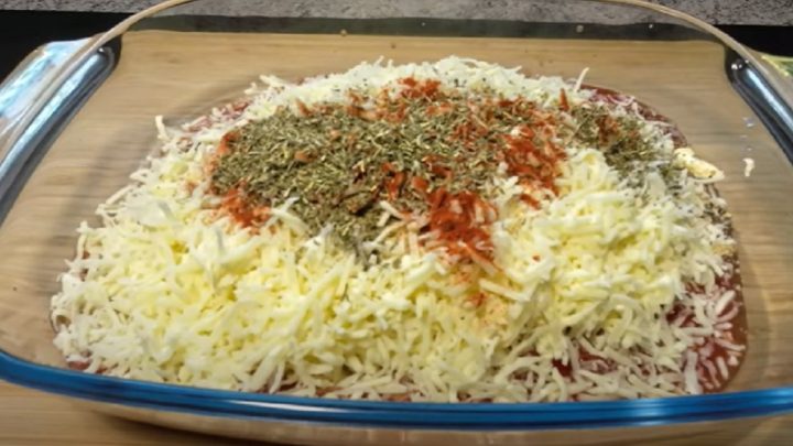 Sýrové těstoviny s rajčaty a petrželkou