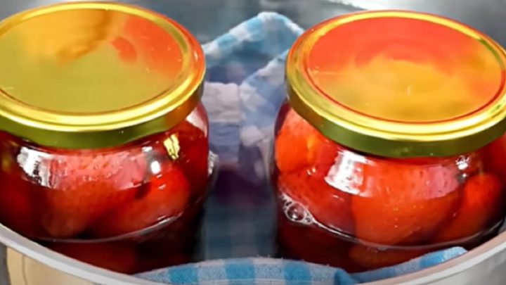 Zavařené jahody ve vlastní šťávě