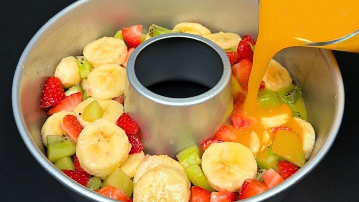 Nepečená ovocná bábovka s karamelem