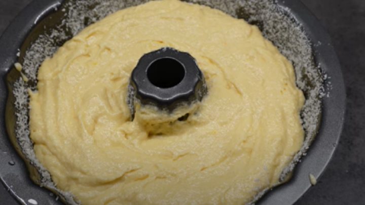 Vláčná pomerančová bábovka s kokosem