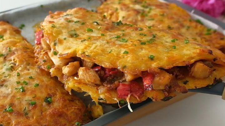 Bramboráky s kuřecí směsí a čedarem Bramboráky s kuřecí směsí a čedarem