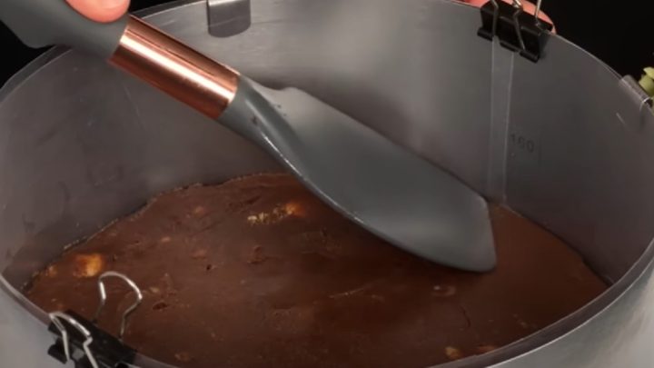 Čokoládový dort s ořechy bez pečení