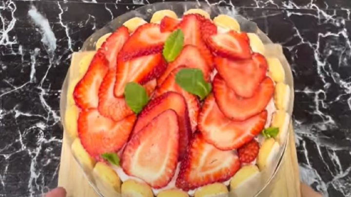 Jahodová charlotta s mascarpone