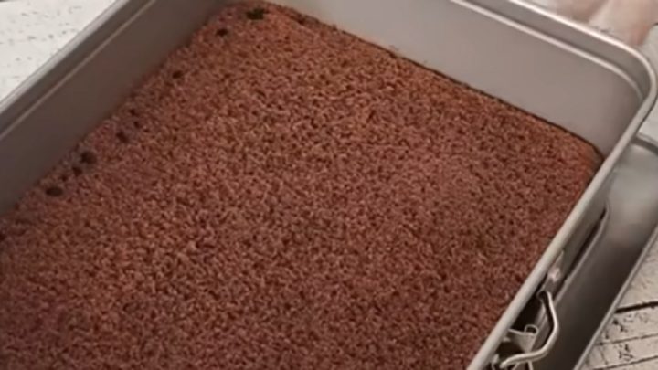 Jogurtové řezy s jahodovou náplní