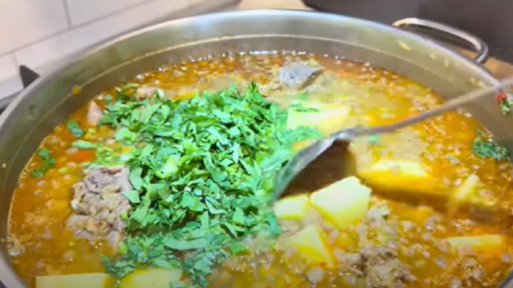 Hustá čočková polévka s hovězím masem