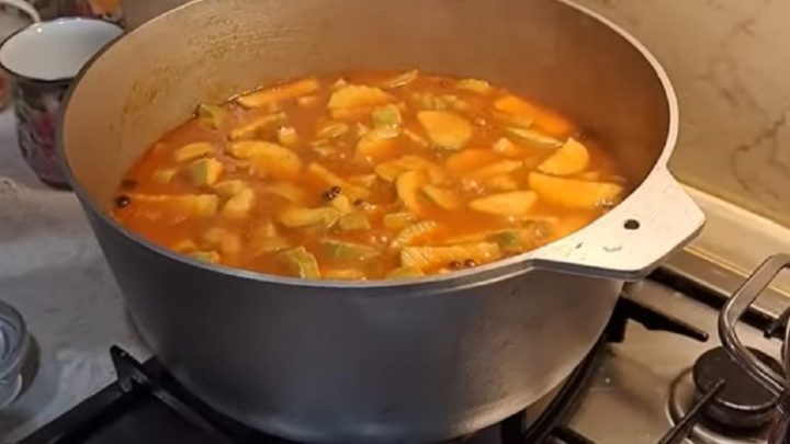 Pikantní cuketová čalamáda s kari