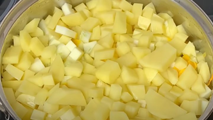 Krémová zeleninová polévka se smetanou